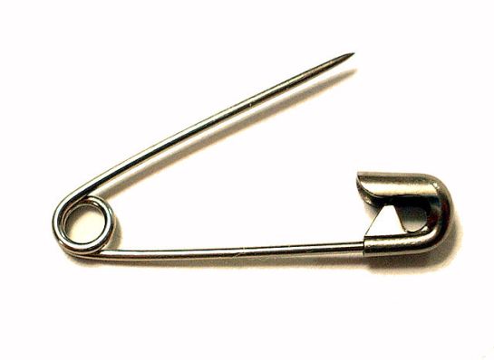 640px-safety_pin